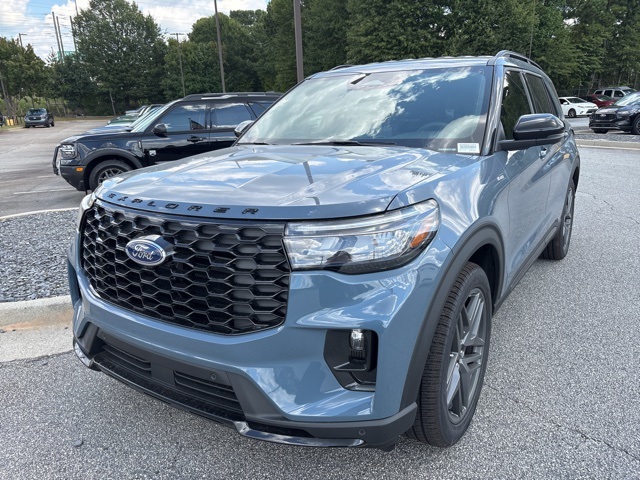 2025 Ford Explorer ST-Line photo 3