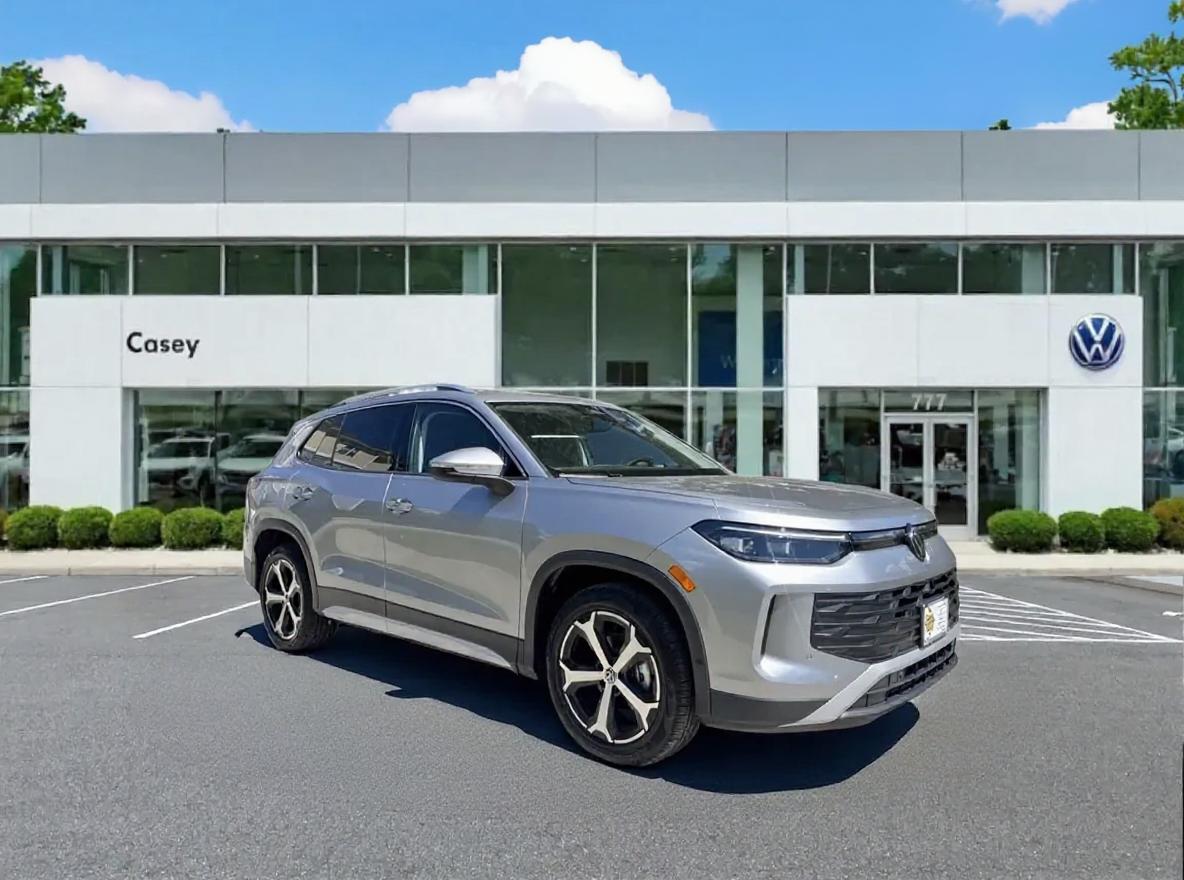 2025 Volkswagen Tiguan SE's photo