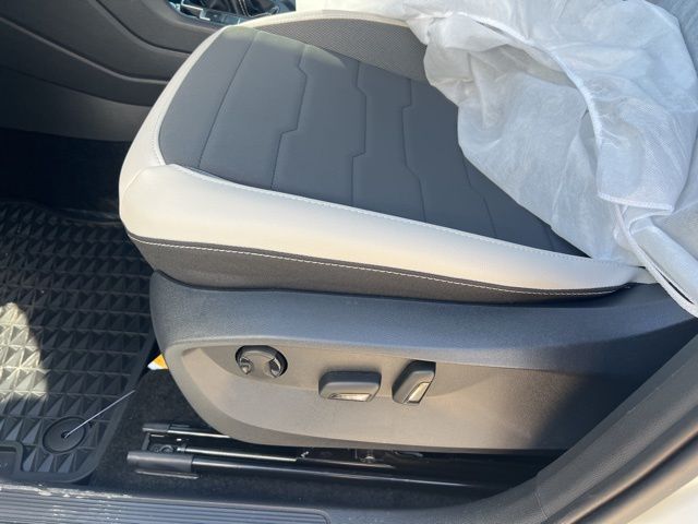 2025 Volkswagen Taos SE photo 12