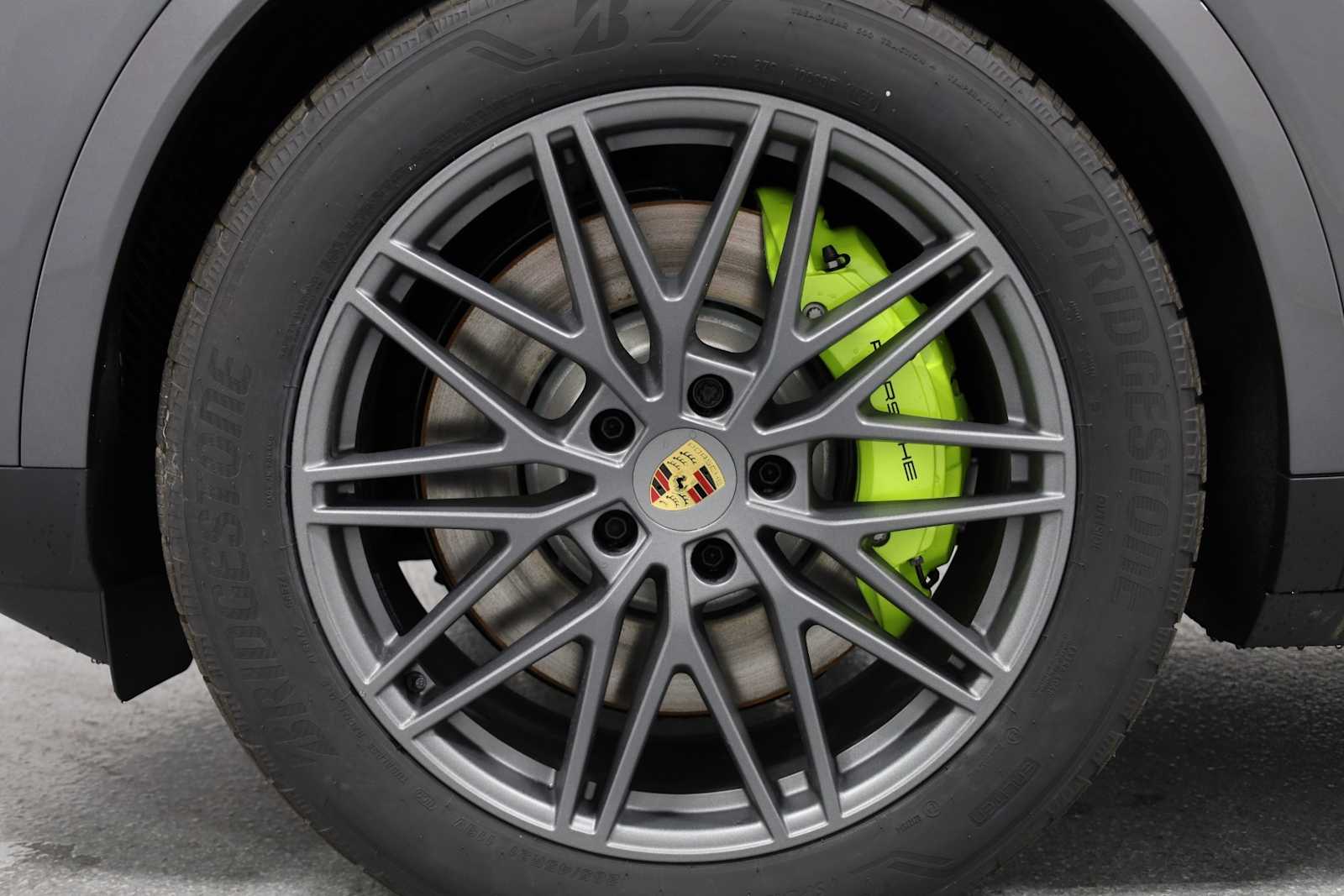 2024 Porsche Cayenne S E-Hybrid photo 29