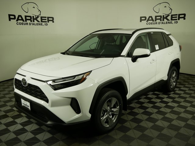 2025 Toyota RAV4 XLE's photo