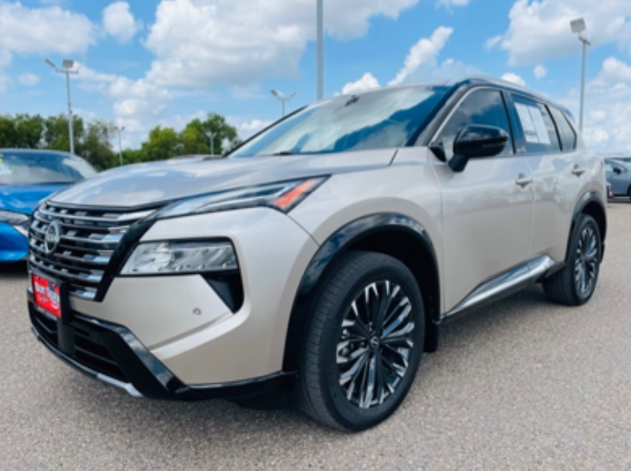 2024 Nissan Rogue Platinum photo 2