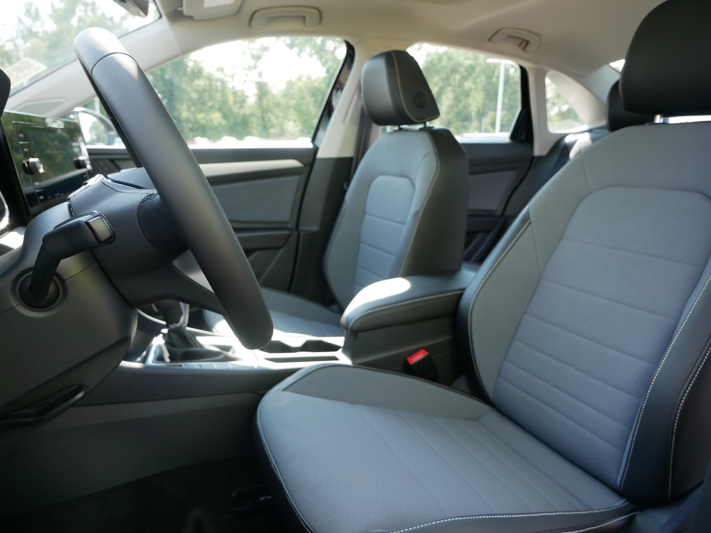 2025 Volkswagen Jetta SE photo 3