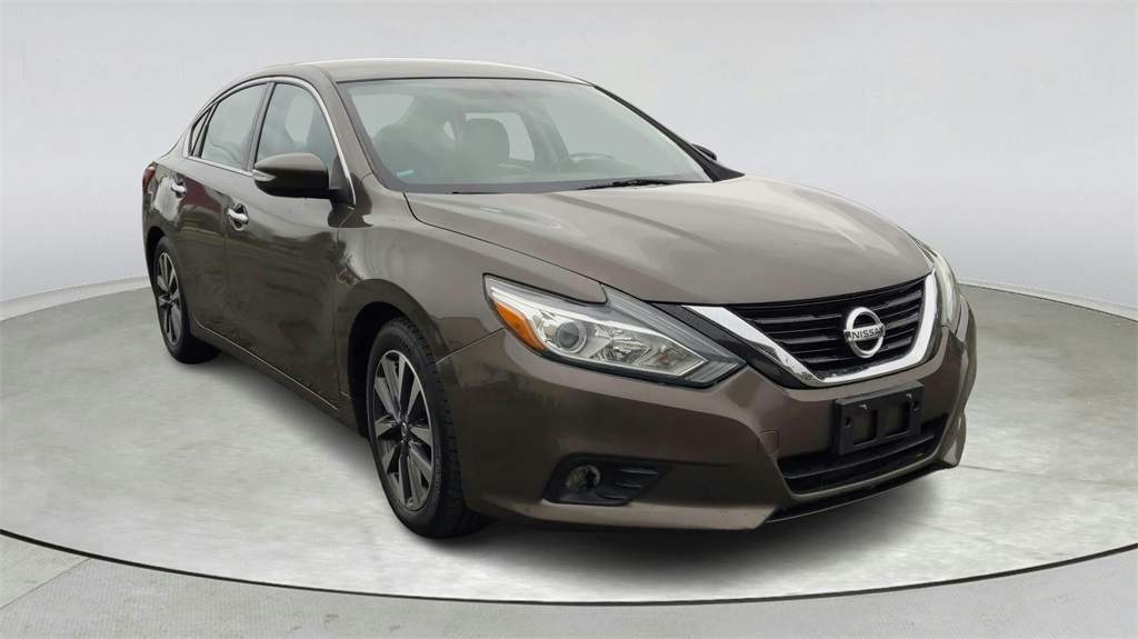2017 Nissan Altima SL's photo