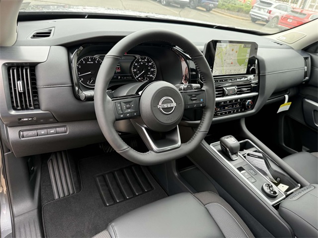 2025 Nissan Pathfinder SL photo 2