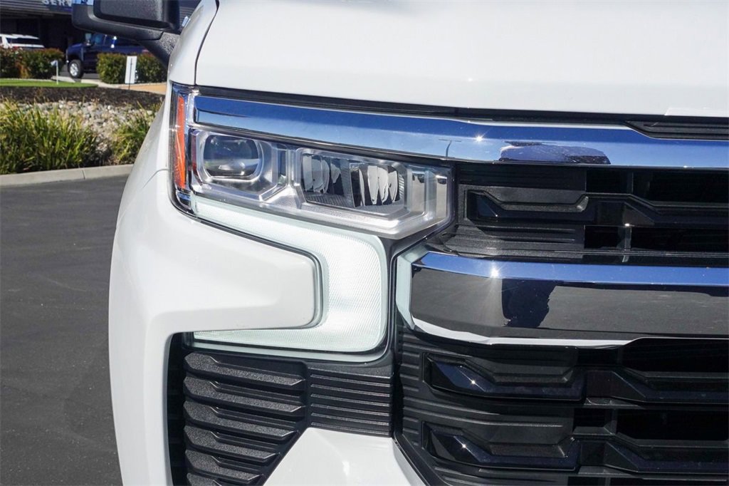 2025 Chevrolet Silverado 1500 LT photo 4