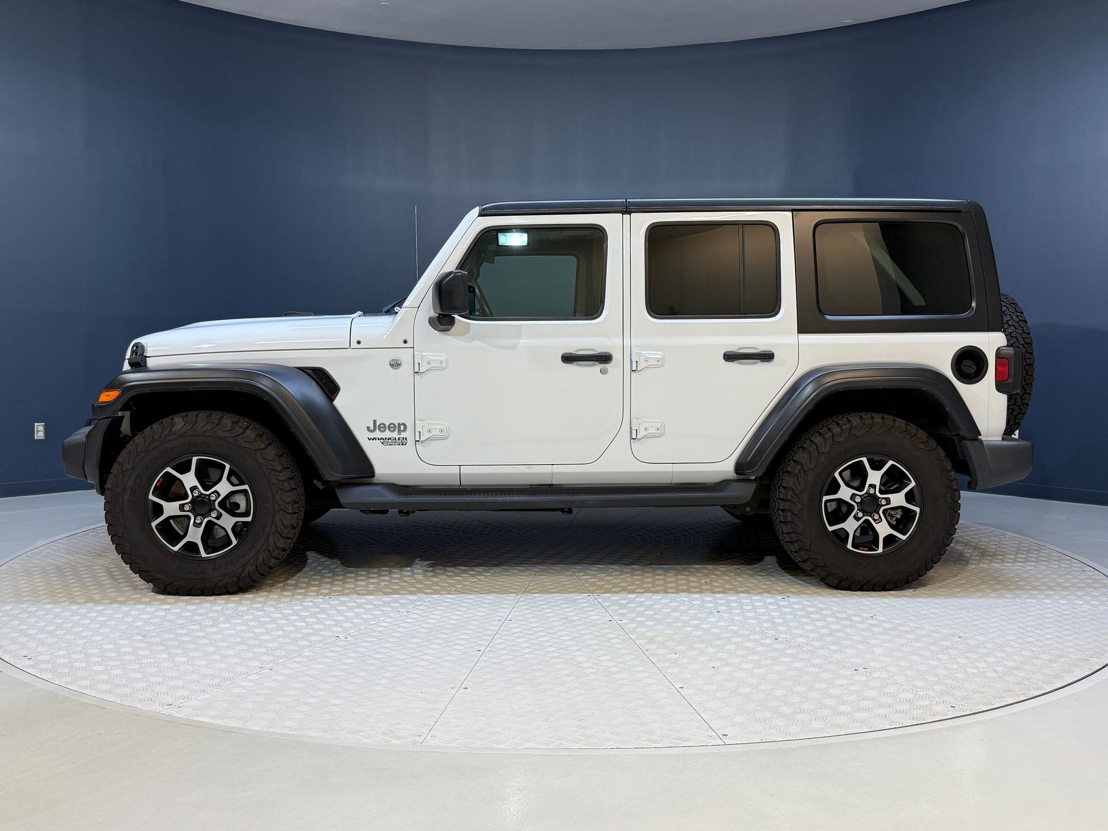 2018 Jeep Wrangler Unlimited Sport S photo 2