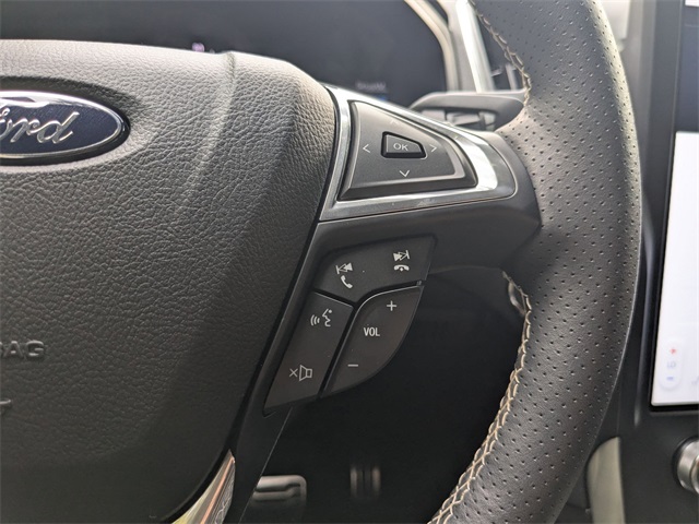 2023 Ford Edge ST photo 14