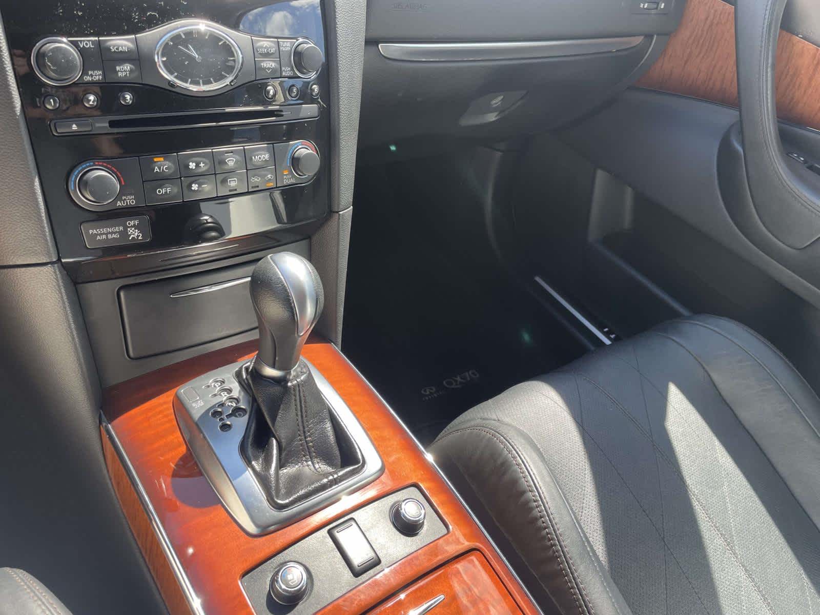 2015 Infiniti QX70 Base photo 23