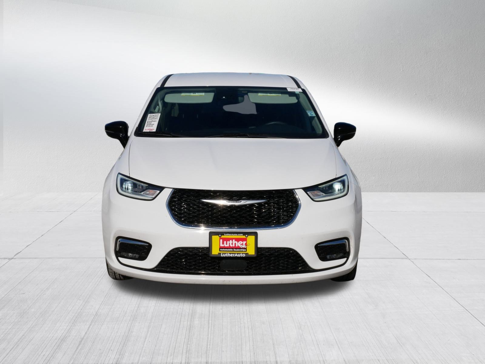 Used 2024 Chrysler Pacifica Touring L with VIN 2C4RC1BG2RR119959 for sale in Brooklyn Center, Minnesota