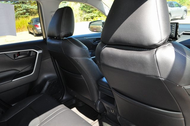 2020 Toyota RAV4 LE photo 25