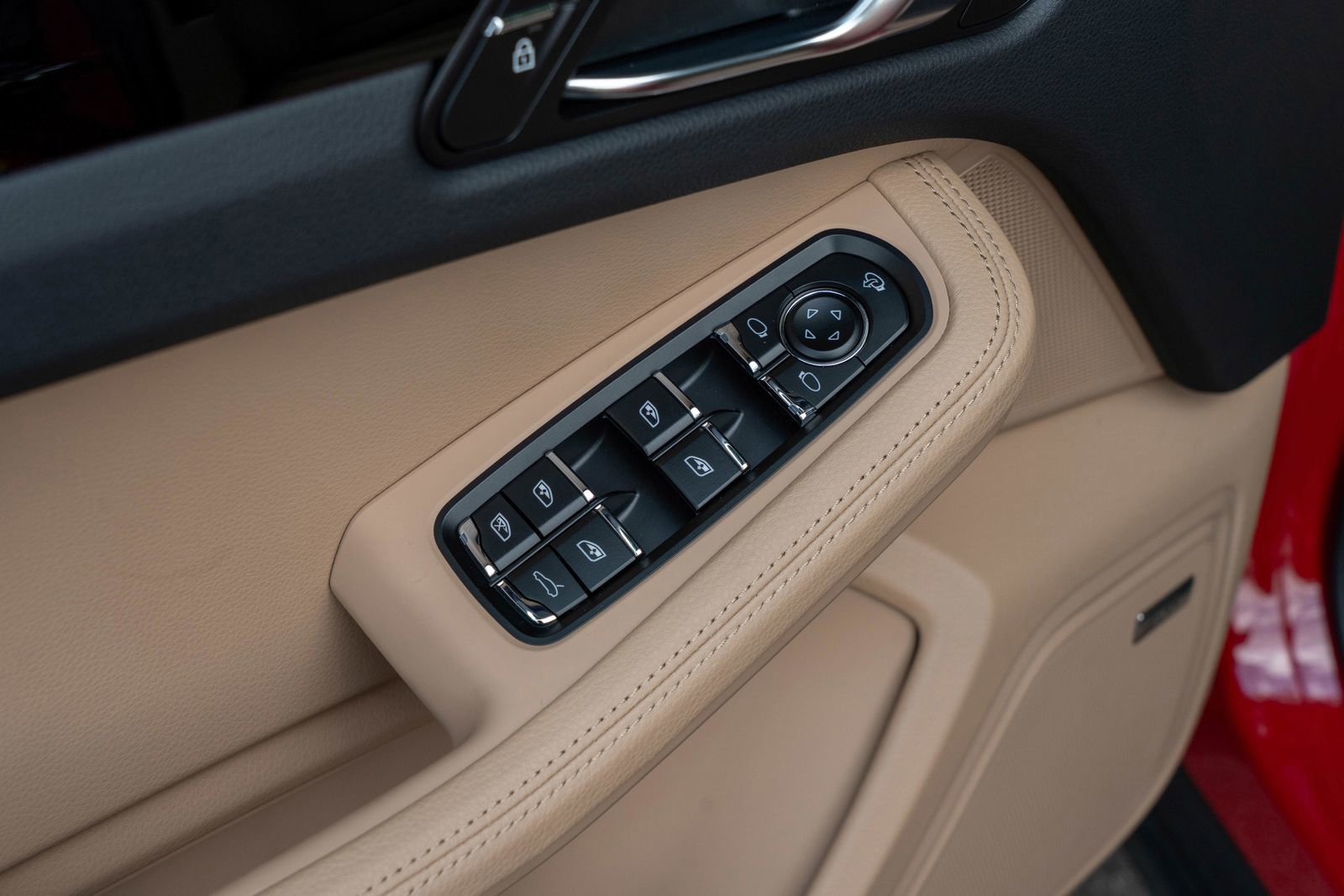 2025 Porsche Macan Base photo 21