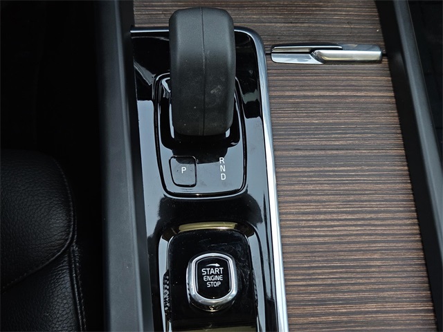 2022 Volvo XC60 B5 Momentum photo 18