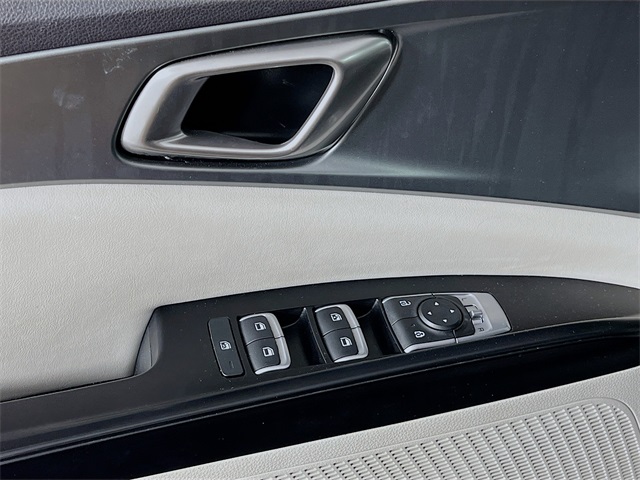 2024 Kia Carnival LX photo 8