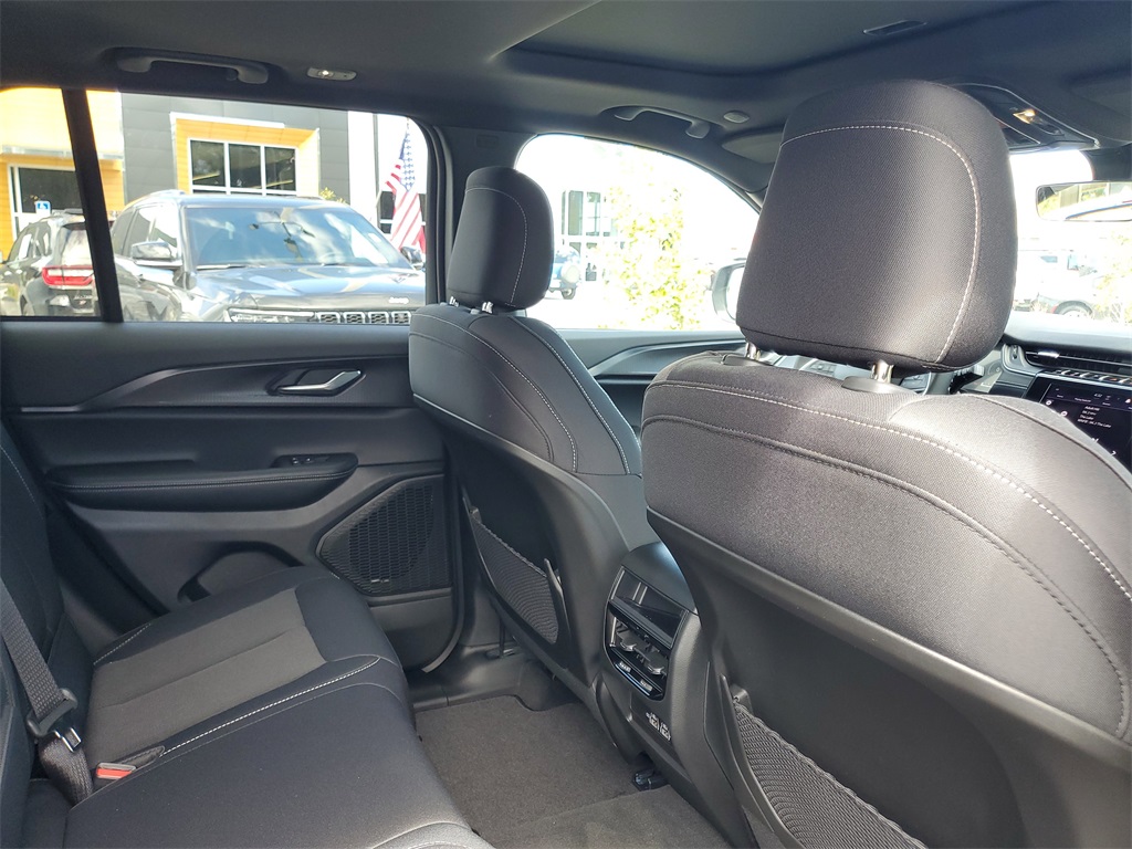 2025 Jeep Grand Cherokee Laredo X photo 26