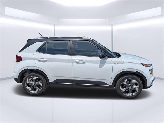 2025 Hyundai Venue Limited photo 2