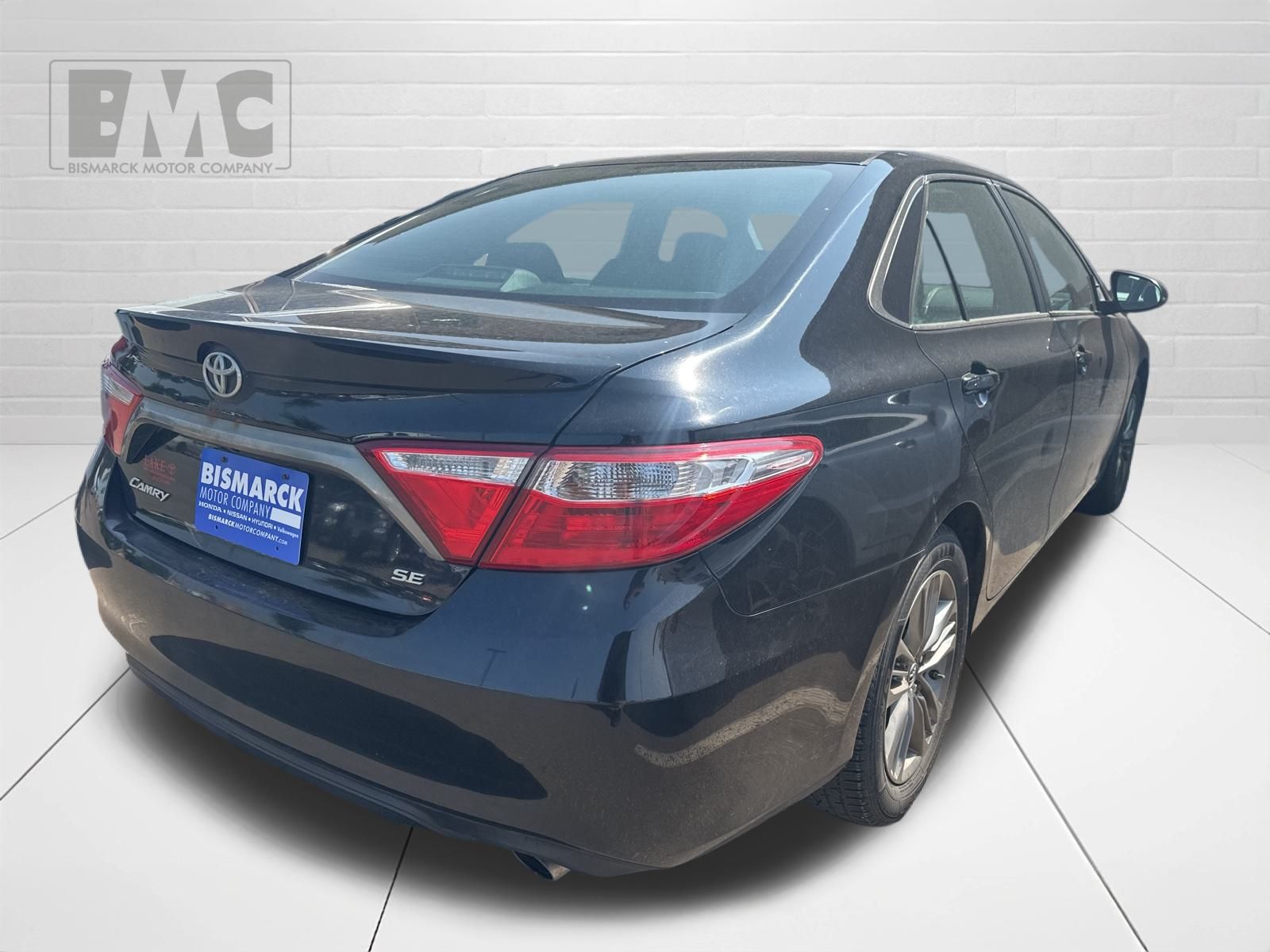 2016 Toyota Camry XLE photo 6