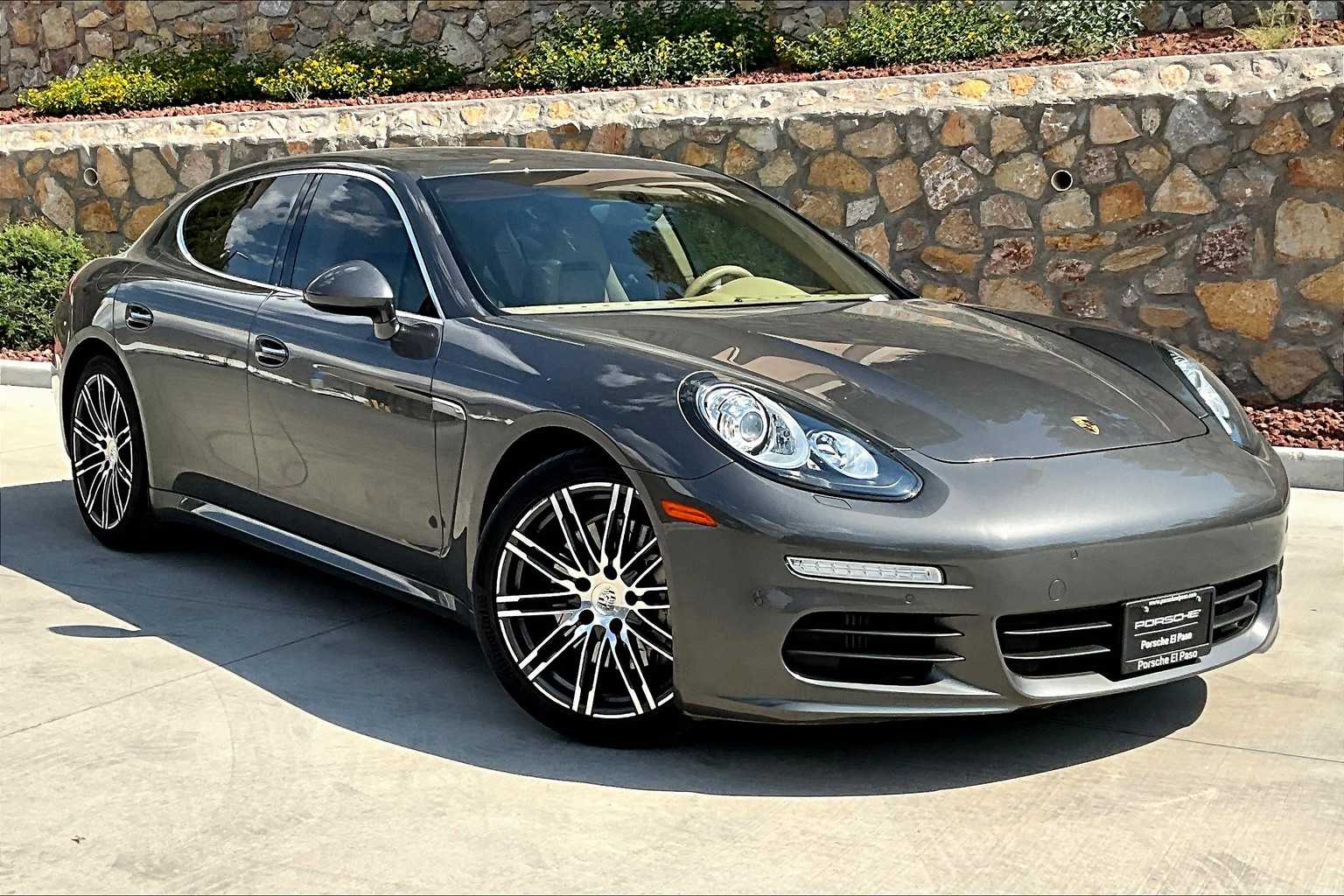 2016 Porsche Panamera S photo 9