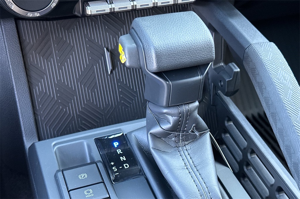 2025 Toyota Tacoma SR5 4x4 Double Cab photo 19