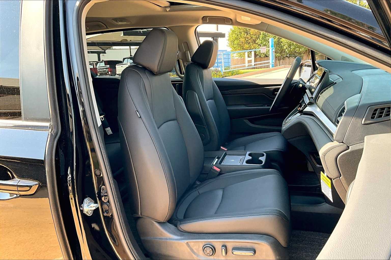 2025 Honda Odyssey EX-L photo 8