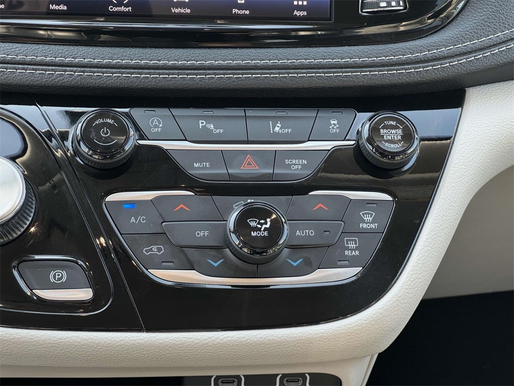 2023 Chrysler Pacifica Touring L photo 20