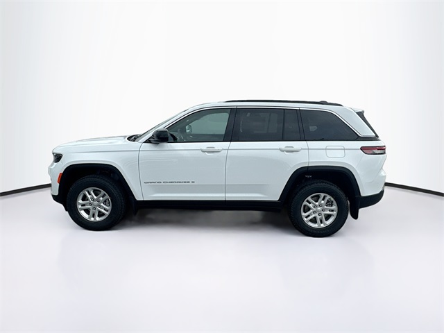2025 Jeep Grand Cherokee Laredo photo 3