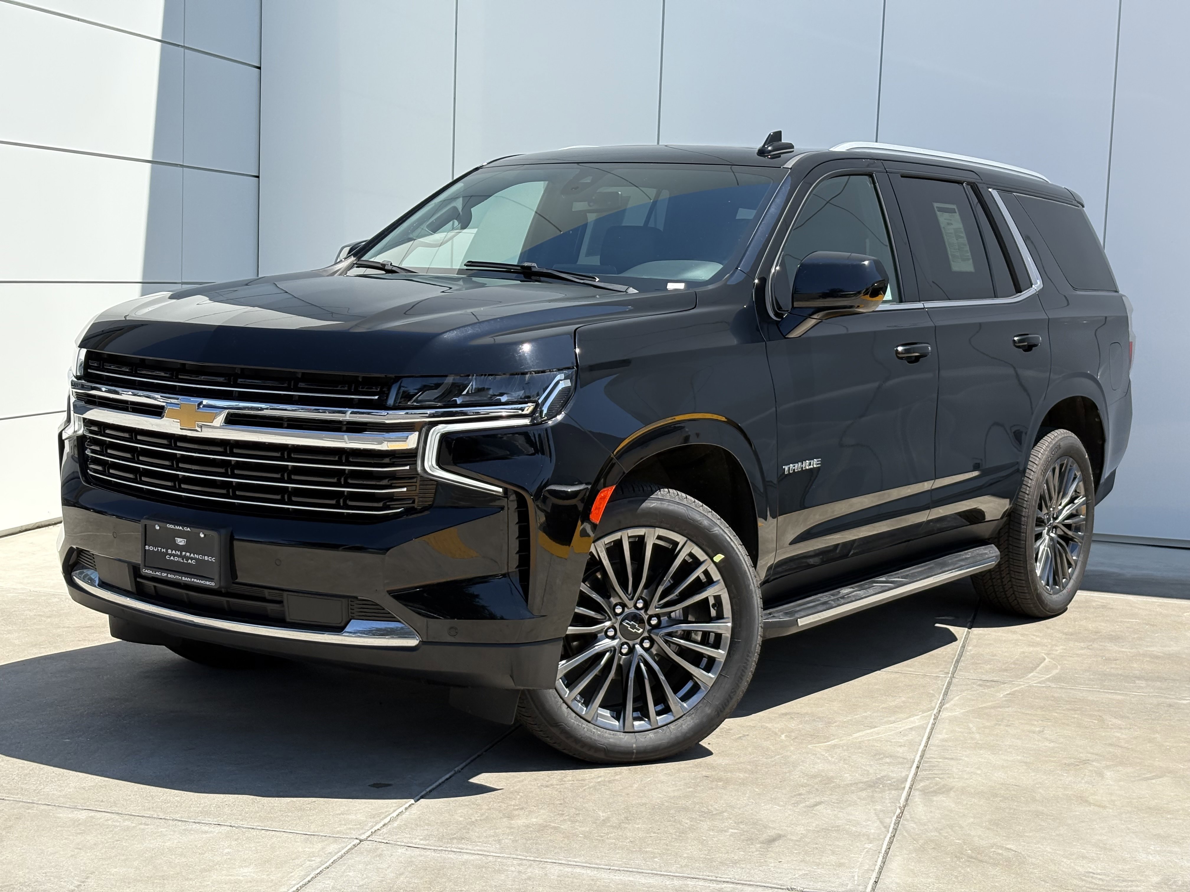 2022 Chevrolet Tahoe LT photo 2