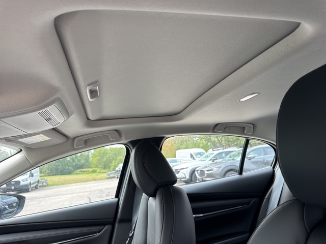 2025 Mazda Mazda3 2.5 s Preferred photo 11
