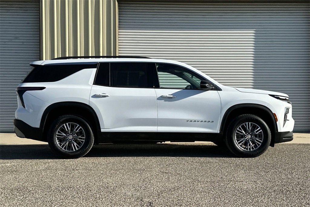 2025 Chevrolet Traverse photo 7
