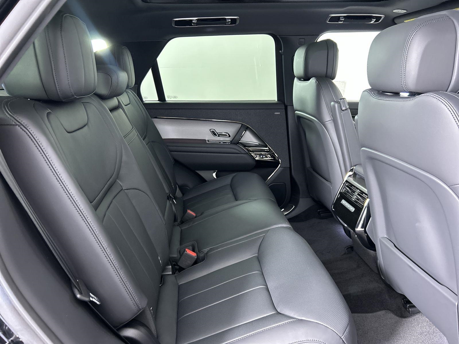 2025 Land Rover Range Rover Sport SE photo 26