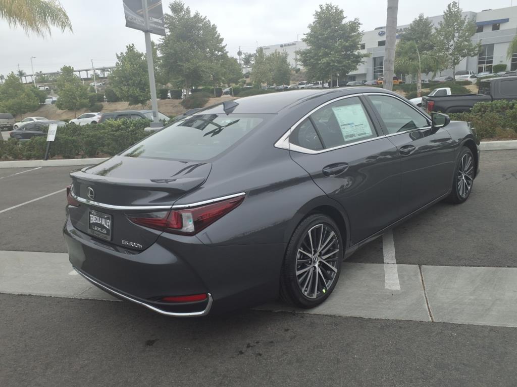 2025 Lexus ES 300h photo 4
