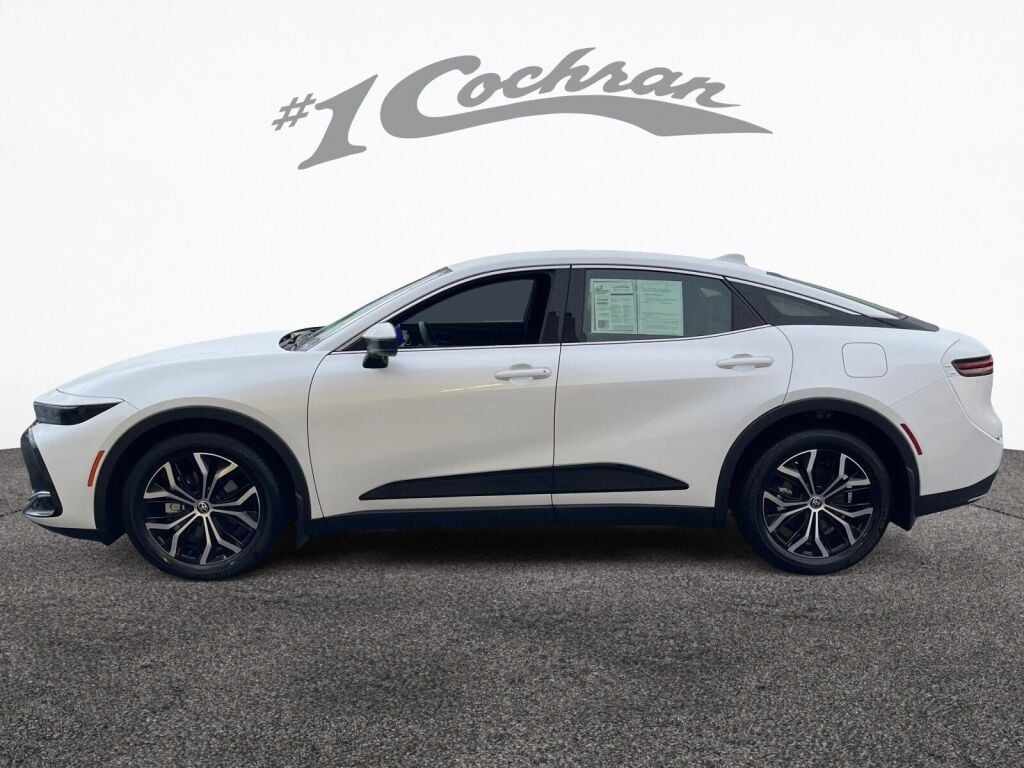 2025 Toyota Crown XLE photo 4