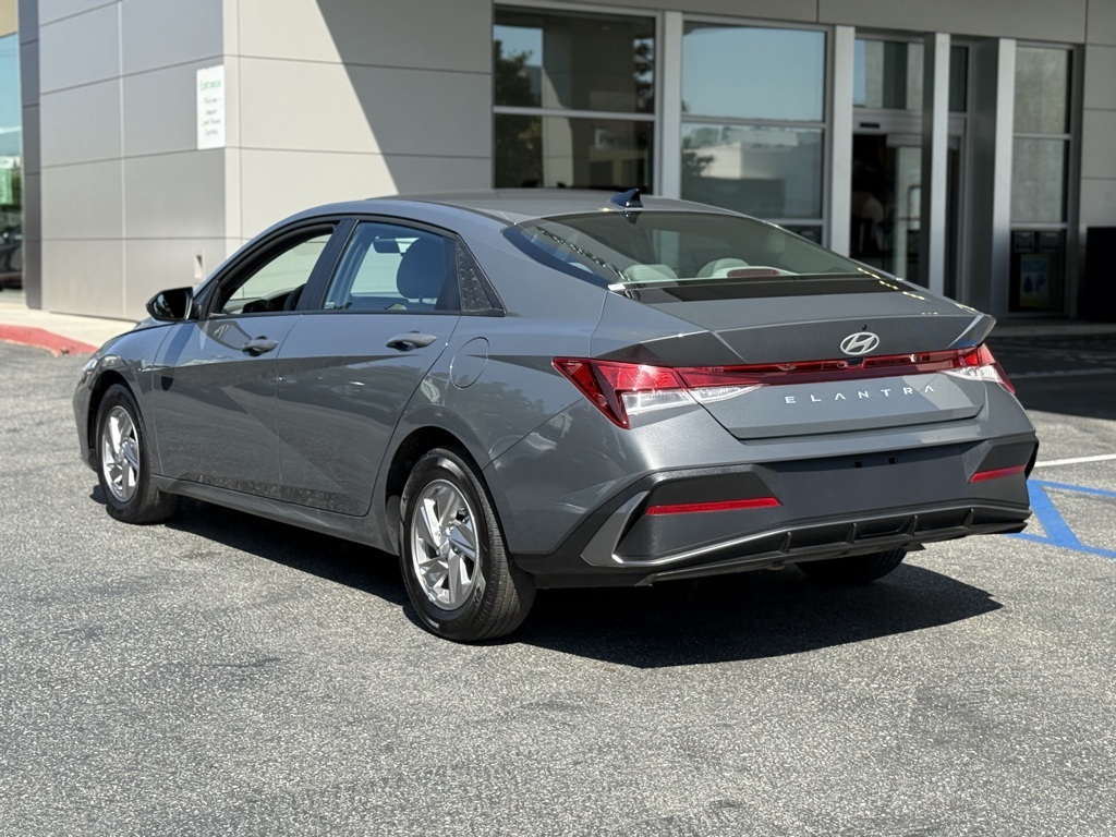 2025 Hyundai Elantra SE photo 6