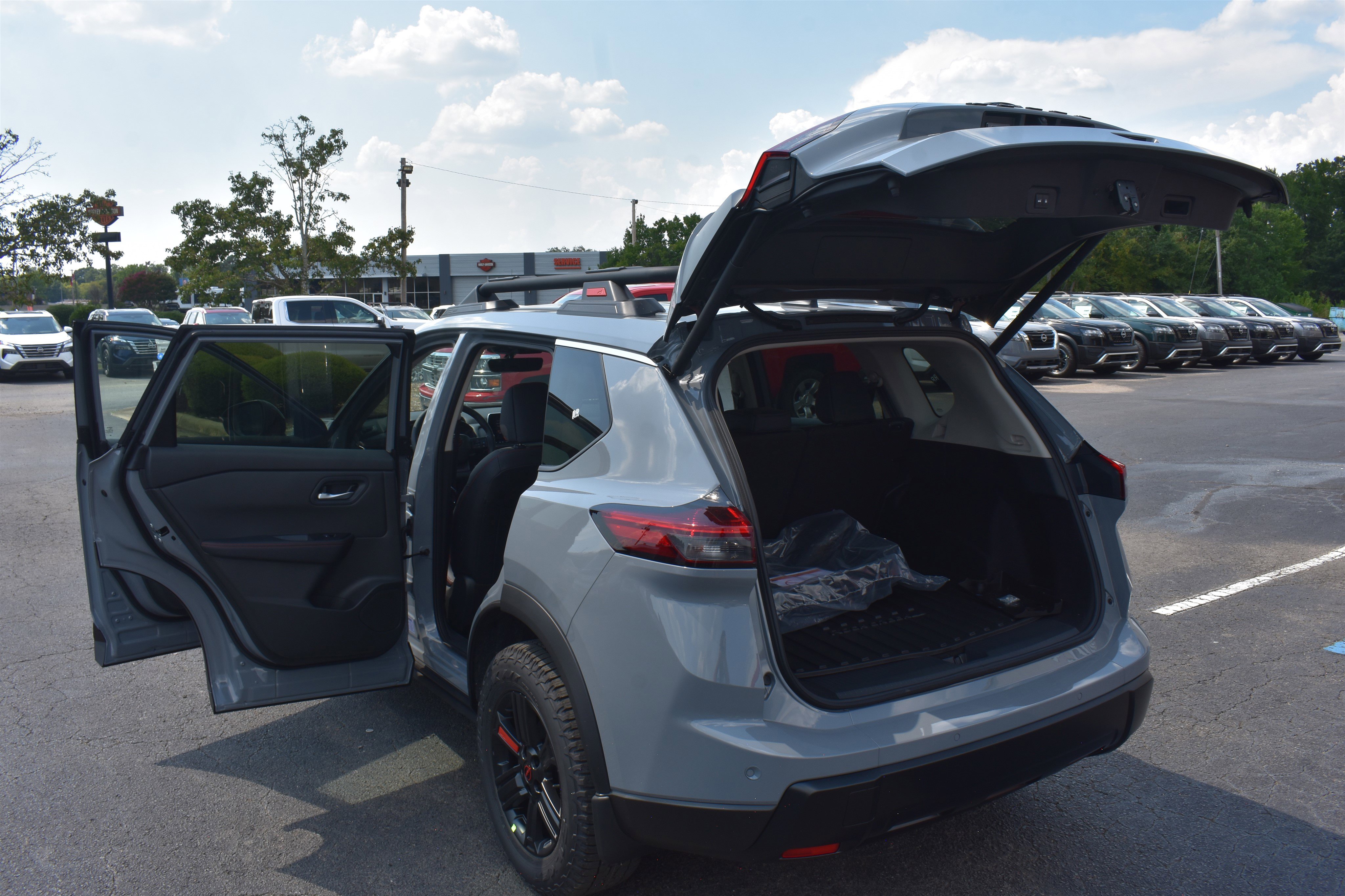 2026 Nissan Rogue SV photo 8