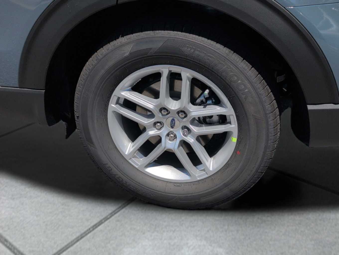 2025 Ford Explorer photo 17
