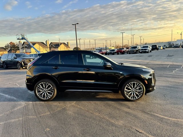 2024 Cadillac XT4 Sport photo 2