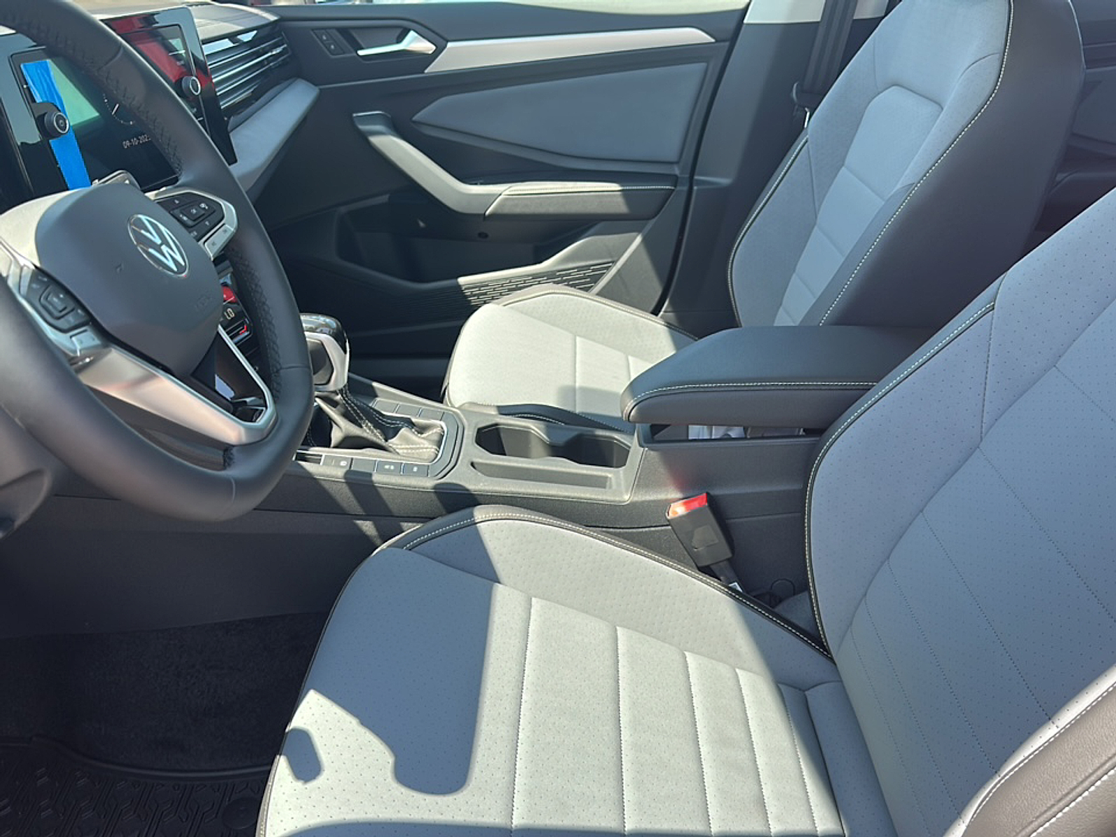 2025 Volkswagen Jetta 1.5T SE photo 3