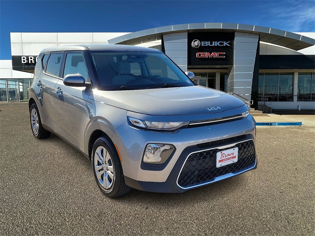 2022 Kia Soul LX's photo
