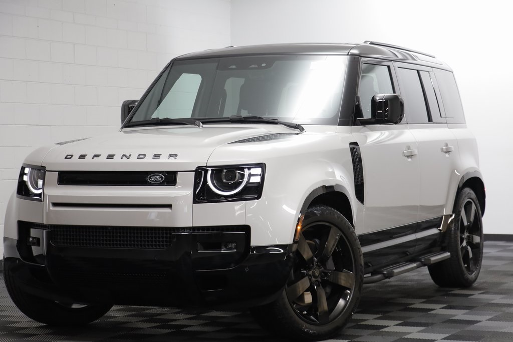 2026 Land Rover Defender X-Dynamic SE's photo