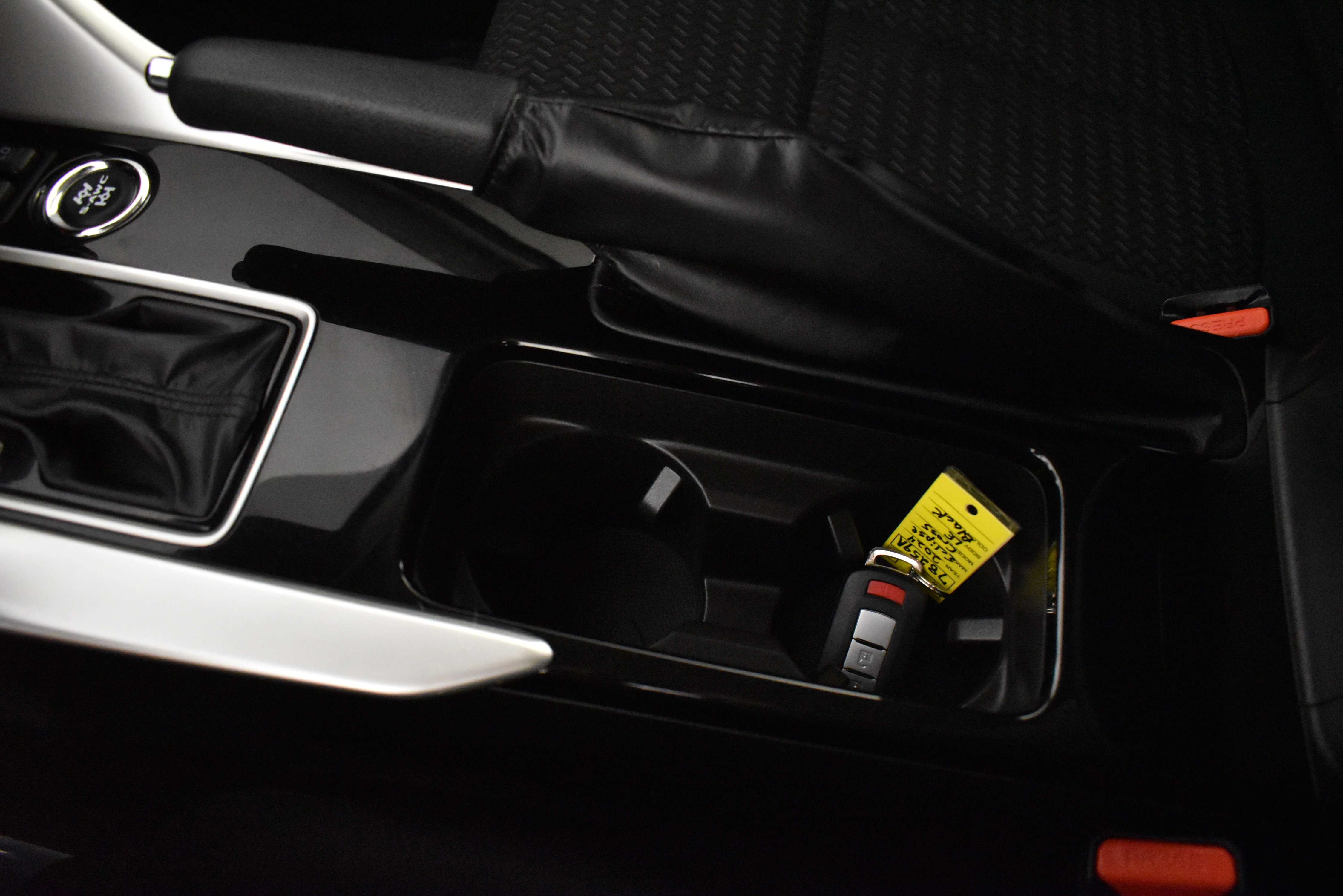 2024 Mitsubishi Eclipse Cross LE photo 3