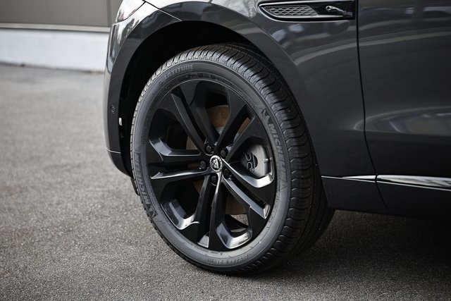 2026 Jaguar F-PACE S P250 R-Dynamic photo 3