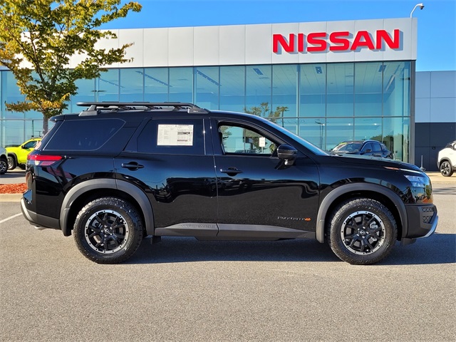 2025 Nissan Pathfinder Rock Creek photo 2