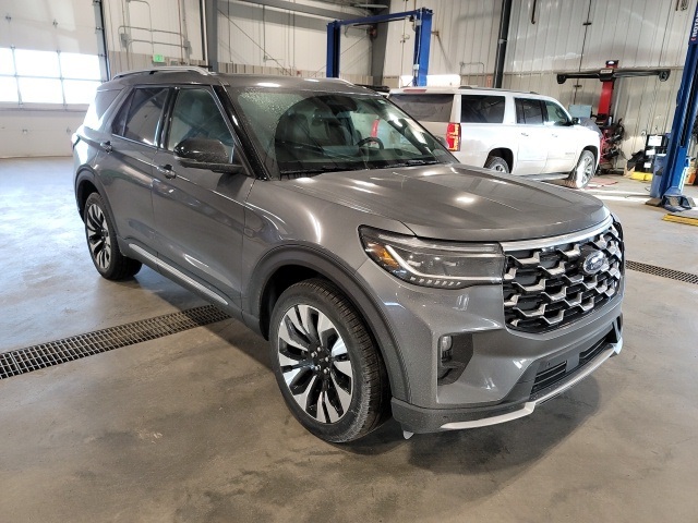 2025 Ford Explorer Platinum's photo