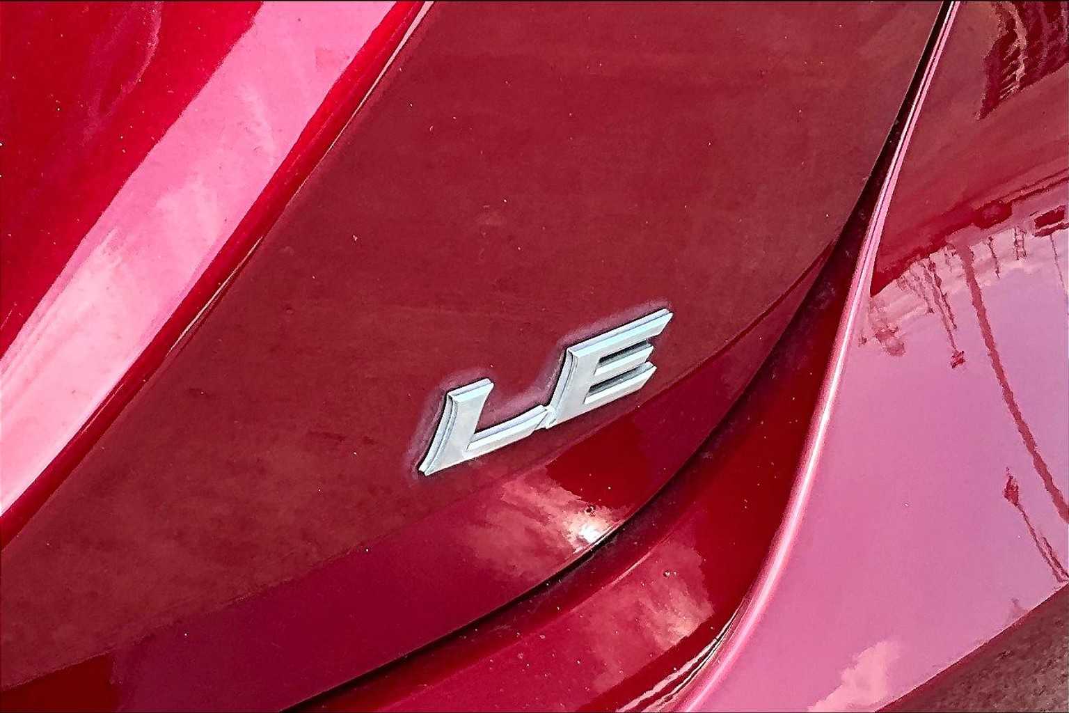 2022 Toyota Camry LE photo 9