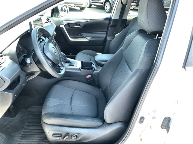 2024 Toyota RAV4 XLE photo 2