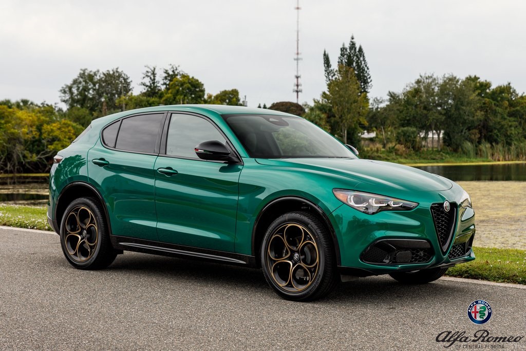 2025 Alfa Romeo Stelvio Intensa's photo