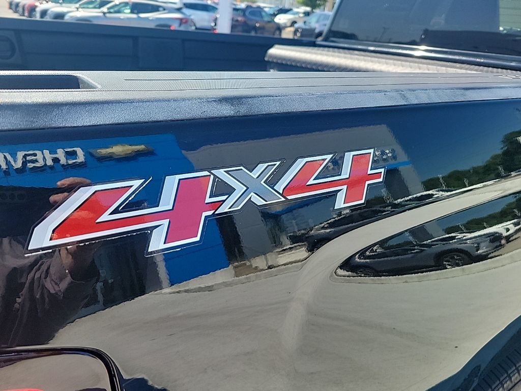 2016 Chevrolet Silverado 1500 LT photo 13