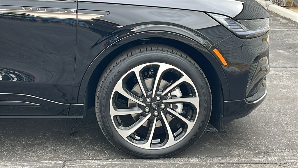 2026 Lincoln Nautilus Black Label photo 2