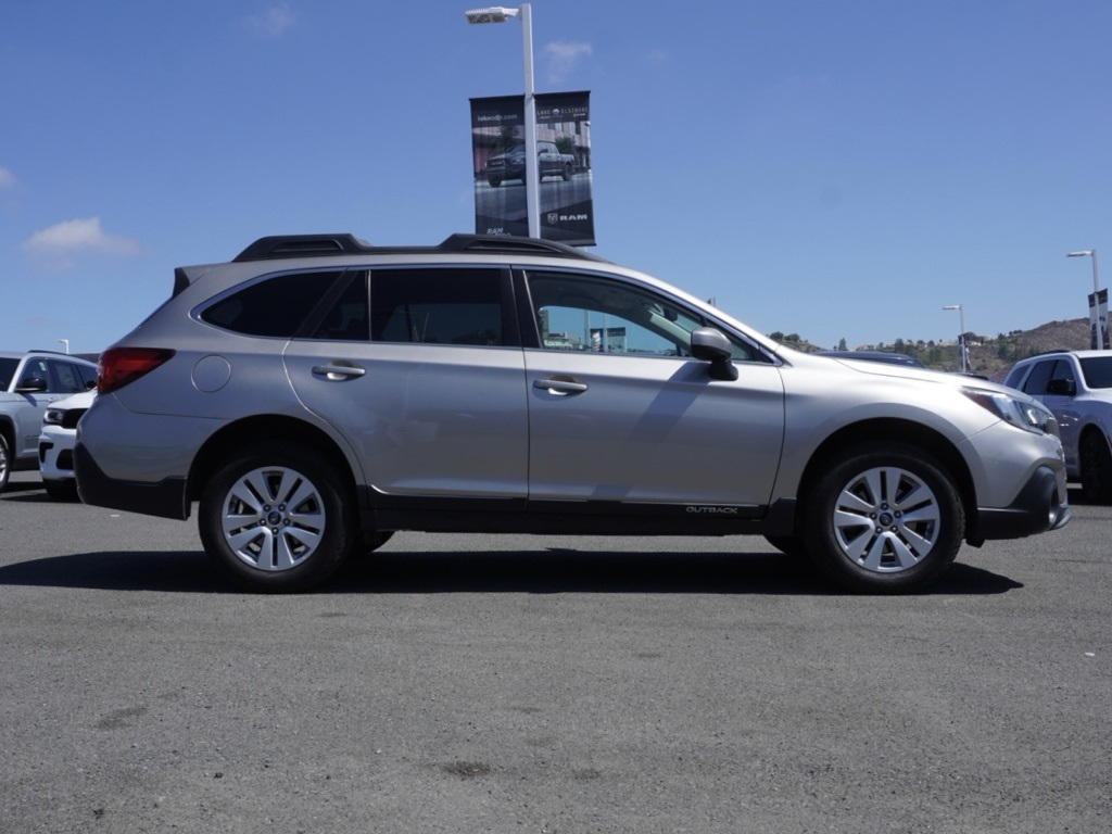 2019 Subaru Outback 2.5i Premium photo 2