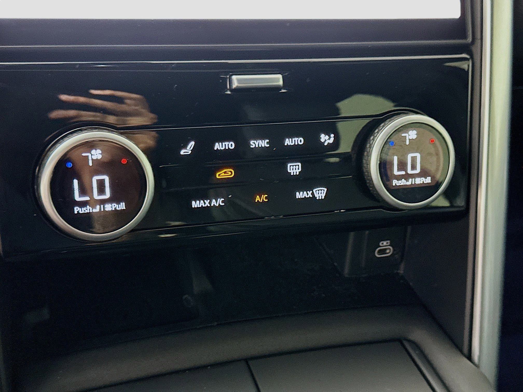 2024 Land Rover Discovery SE photo 11